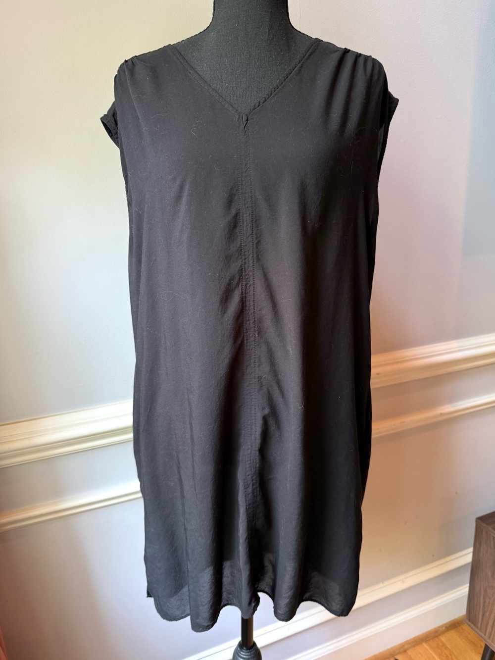 Athleta Black Modal Tunic Top XS V Neck Cap Sleeve Pocket High Low Travel Soft